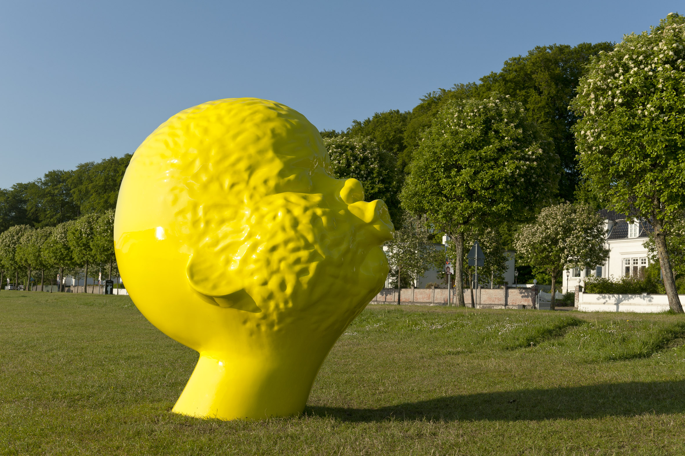 Qian Sihua from China sent us a kiss. See the sculpture by the sea in Århus untill 5 july 2015.